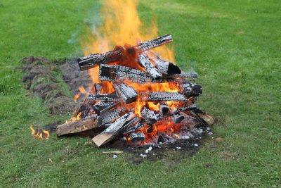 DER WEGSCHAMANE ROGER MATTLE SCHAMANISCHE HEILARBEIT SEMINARE AUFBAUSEMINAR FEUERLAUF