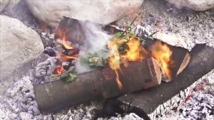 DER WEGSCHAMANE ROGER MATTLE SCHAMANISCHE HEILARBEIT INIDANISCHE SCHWITZHUETTE FEUER WUENSCHE